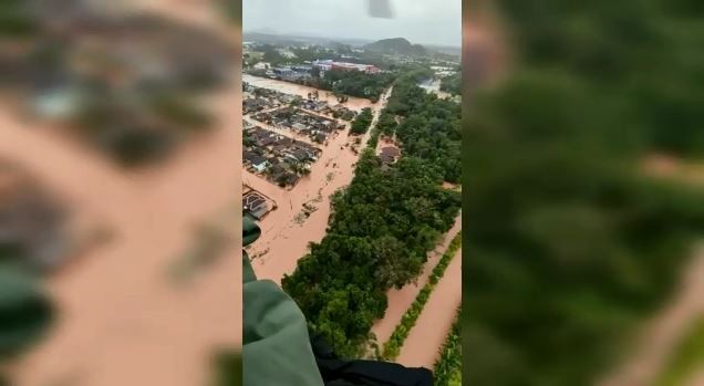 Vídeo aéreo mostra ruas tomadas pela água em Joinville durante passagem de ciclone