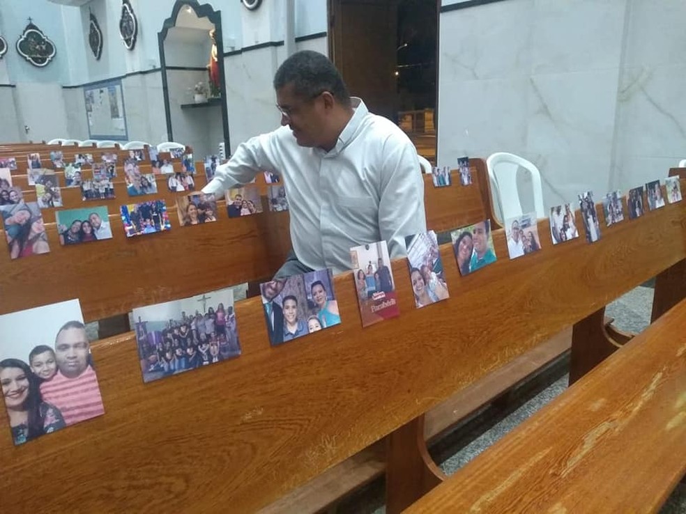 Ideia das fotos emocionou padres e aproximou frequentadores da igreja de Quintana — Foto: Arquivo pessoal/Allyson Saulo Cabrini