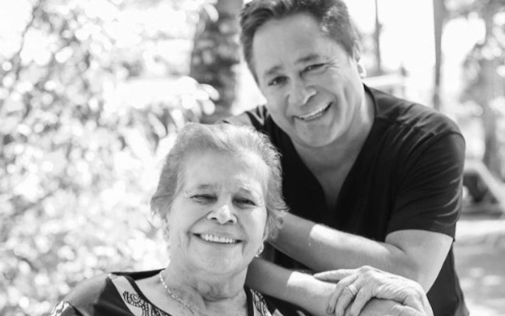 Fundadora de casa de apoio para pessoas com câncer e católica devota: veja quem foi Dona Carmem, mãe do cantor Leonardo que morreu aos 87 anos
