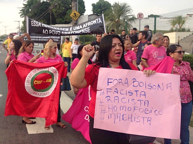 Manifestação em Manaus iniciou por volta das 17h (Foto: Indiara Bessa/G1 AM)