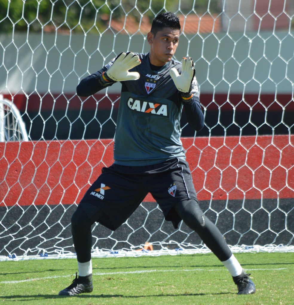 Atlético-GO busca mais um goleiro, mas trabalha para ...