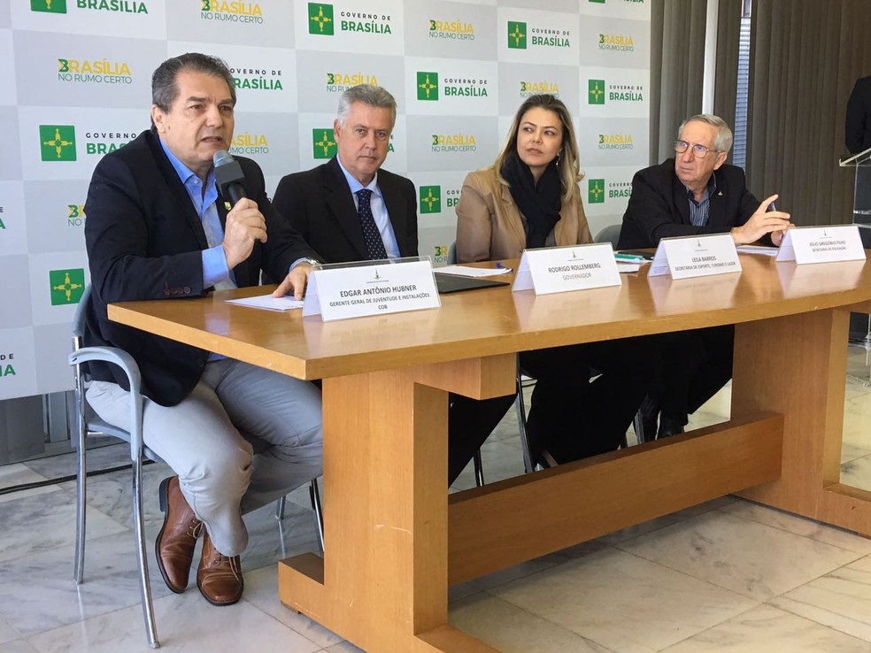 Governador Rodrigo Rollemberg assina acordo de cooperação com o Comité Olímpico Brasileiro (COB) para a realização dos Jogos Escolares da Juventude 2017  (Foto: Daniel Borges/Globo Esporte)