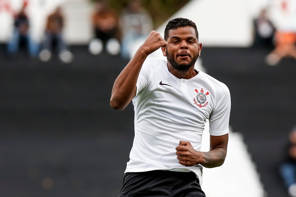 Corinthians compra direitos e assina por três anos com artilheiro do time sub-20