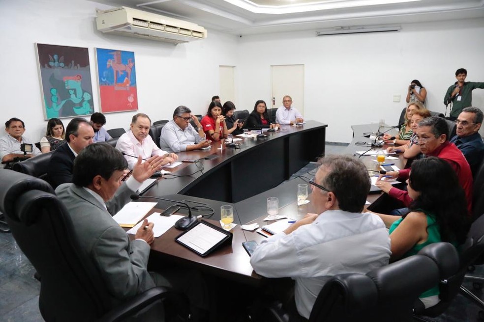 Governador se reuniu com representantes das categorias — Foto: Divulgação/CCOM