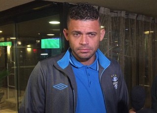 Edinho revela estudo ao Toluca no hotel e avalia Grêmio menos ansioso