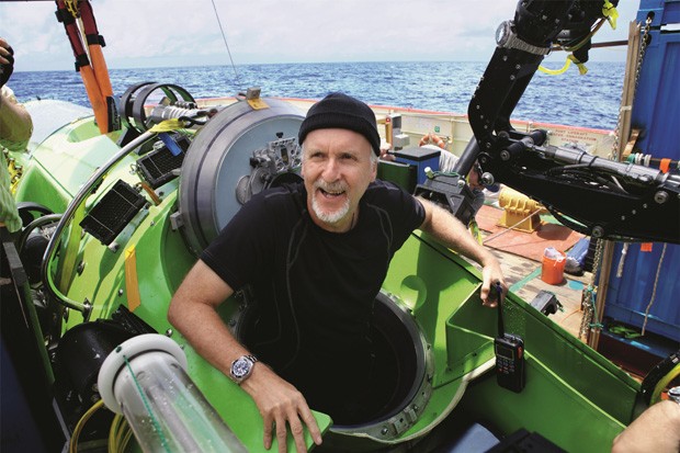 James Cameron embarcando para expedição na Fossa das Marianas, ponto mais profundo do oceano (Foto: Divulgação)