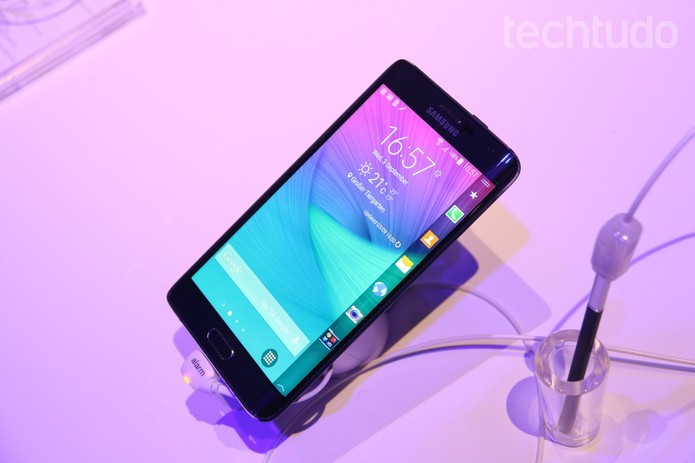 Samsung pode lançar Galaxy S6 Edge com telas laterais assim como o Note Edge (Foto: Divulgação/Samsung)
