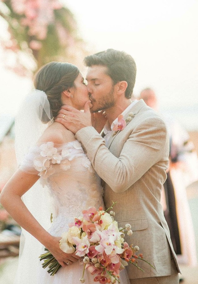 Camila Queiroz e Klebber Toledo celebram aniversário de casamento (Foto: Reprodução/Instagram)