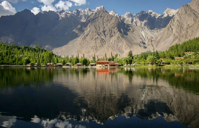 Fotografia de Zaeemsiddiq que retrata o Lago Shangrila, no Paquistão, venceu o Wiki Loves Earth 2015 (Foto: Wikimedia/Zaeemsiddiq)