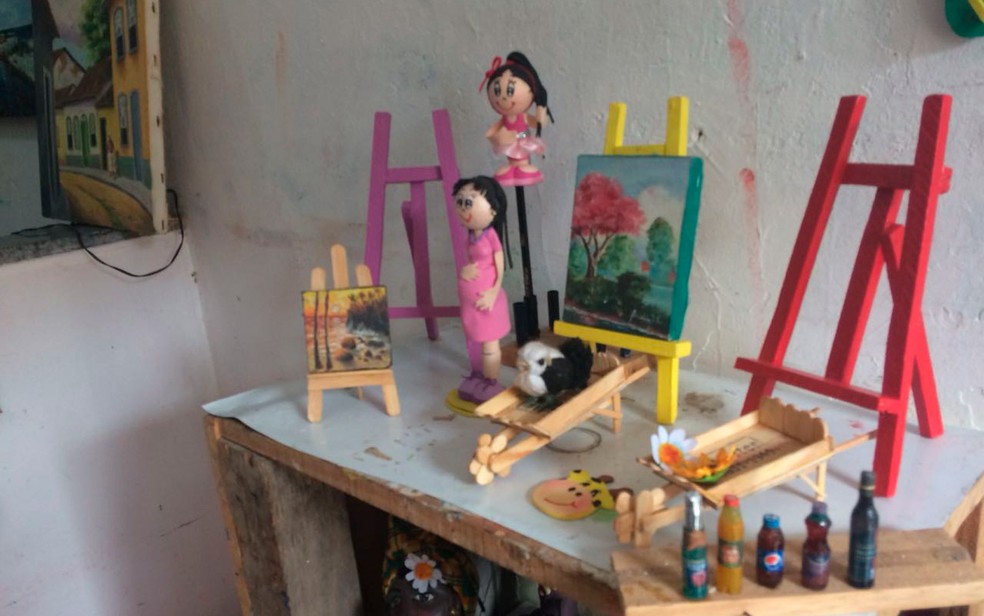 Artesanato feito por Nadinho, morto em a&ccedil;&atilde;o da PM em Candeias (Foto: Juliana Almirante/G1)