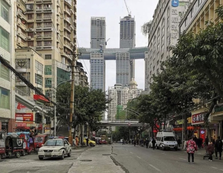 Arranha-céu horizontal é inaugurado na China  (Foto: Divulgação)