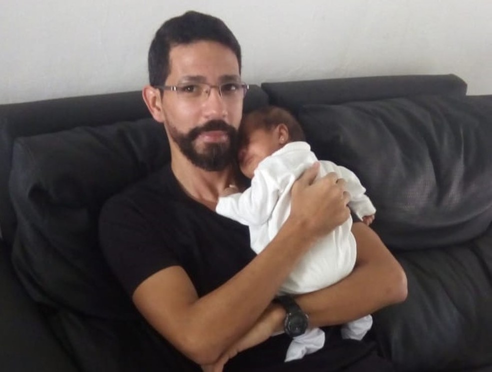 Policial federal foi indiciado pela morte da filha de dois meses e teve prisÃ£o preventiva decretada â Foto: Arquivo pessoal