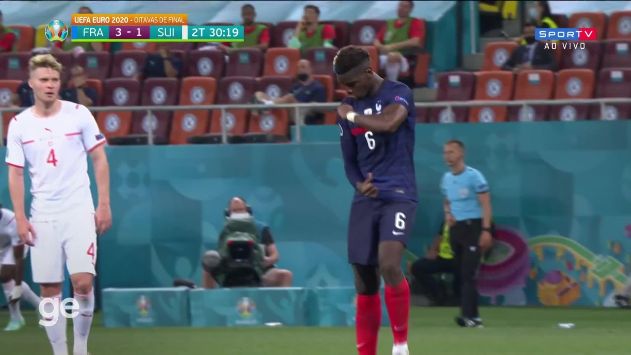 Paul Pogba acerta um lindo chute de fora da área, no ângulo de Sommer, e faz o terceiro gol da França contra a Suíça nas oitavas de final