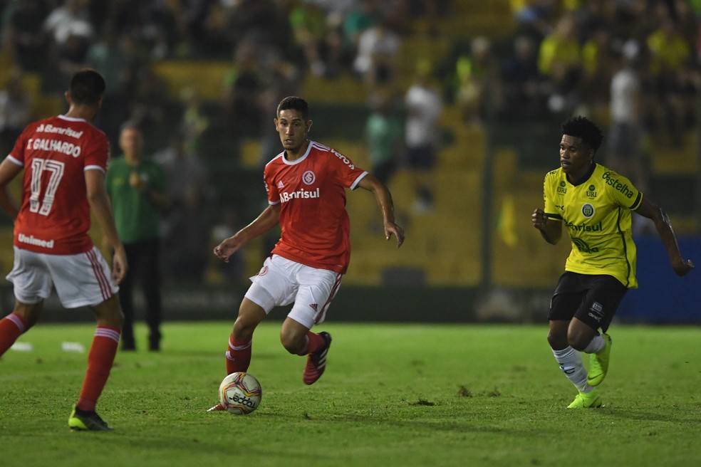 Volante Praxedes saiu do time sub-20 direto para o elenco profissional — Foto: Ricardo Duarte / Internacional