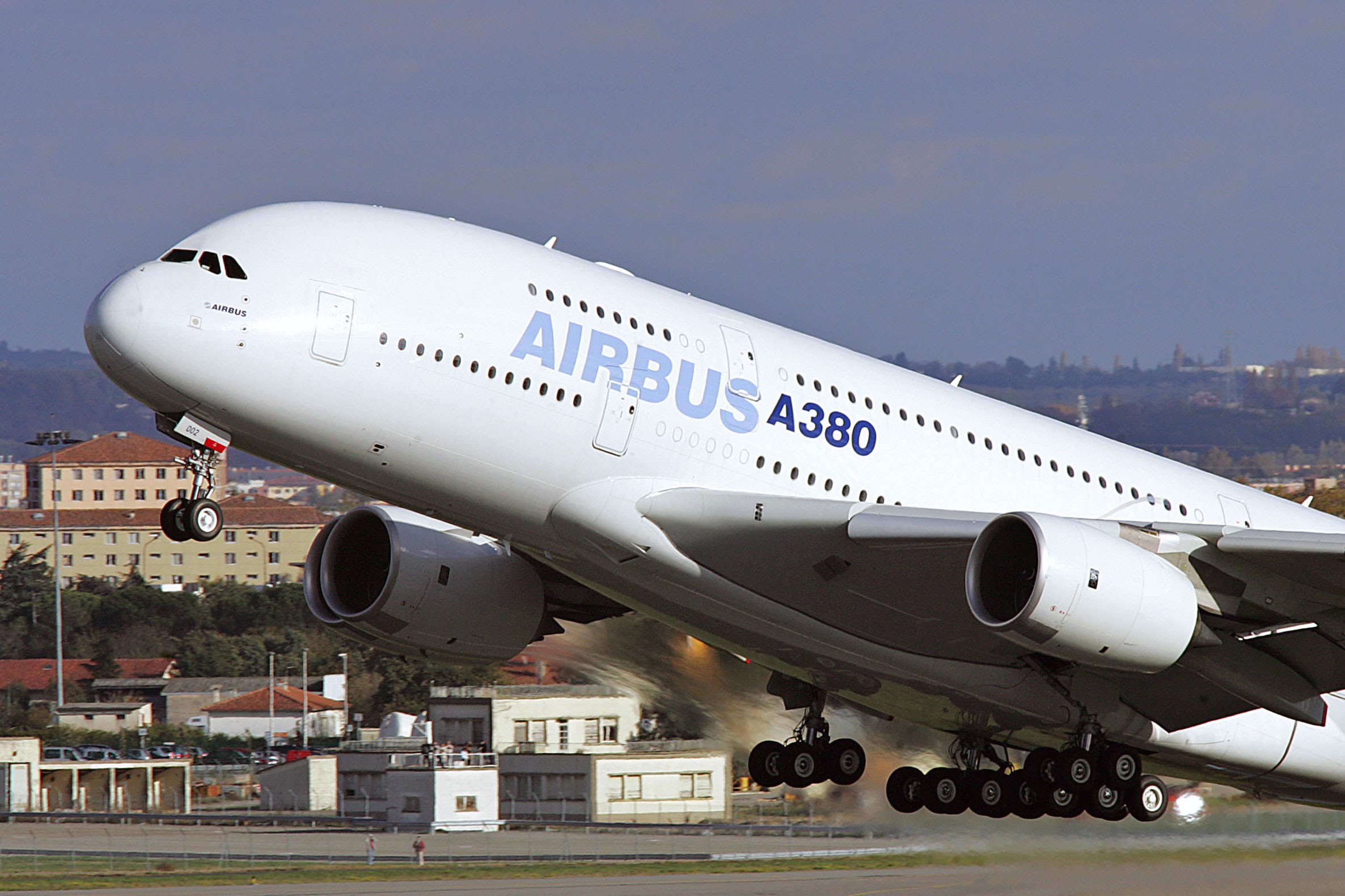 Cerca de 500 funcionários da Airbus ficam em quarentena após o surto de Covid-19 em Hamburgo thumbnail