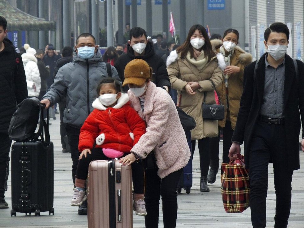 Surto de coronavírus na China — Foto: Chinatopix via AP