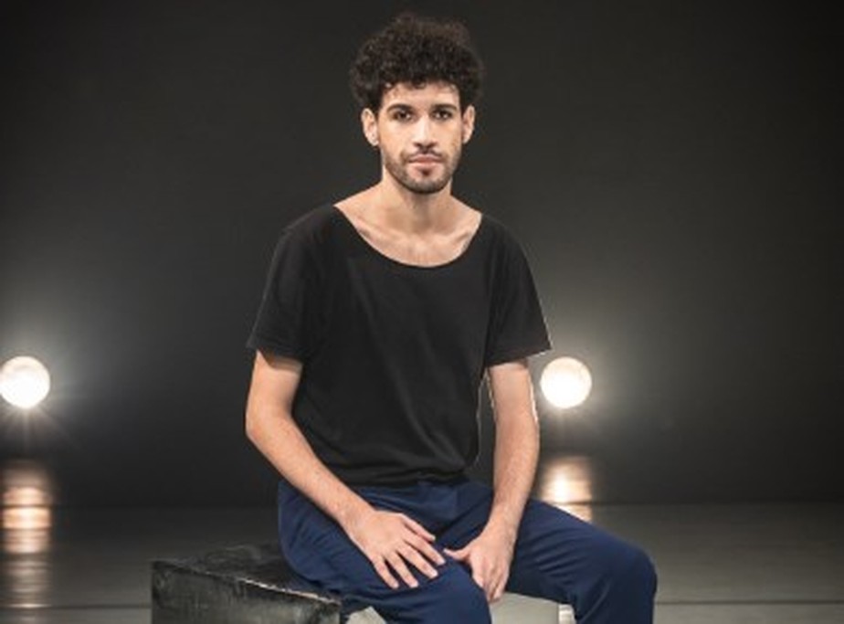 Vitor Cunha é bailarino, coreógrafo e diretor