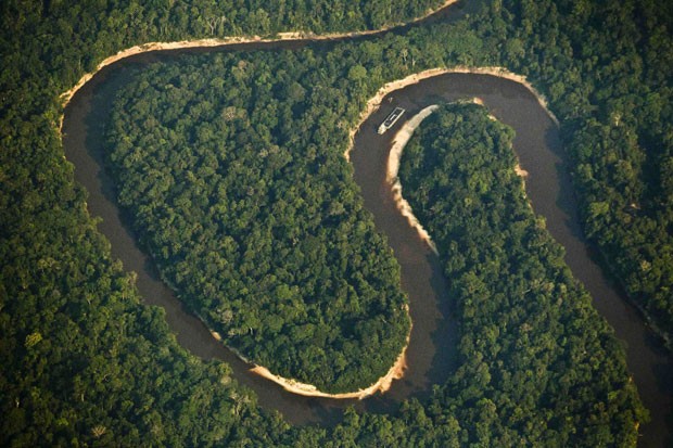 Imagem aérea do Rio Juruá, na Amazônia. Biodiversidade brasileira precisa receber ao menos o dobro de investimentos para manter preservação (Foto: Bruno Kelly/Reuters)