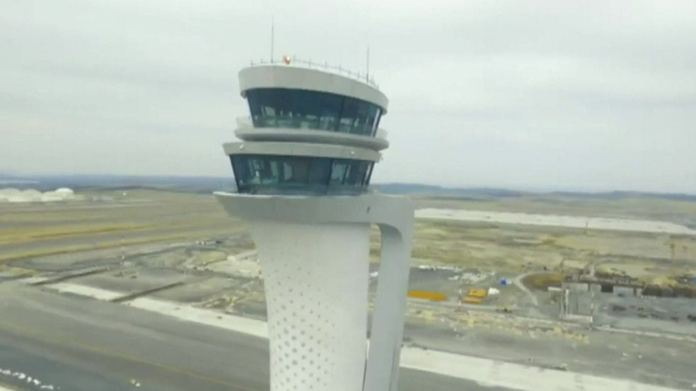 Maior aeroporto do mundo foi oficialmente inaugurado em Istambul — Foto: BBC
