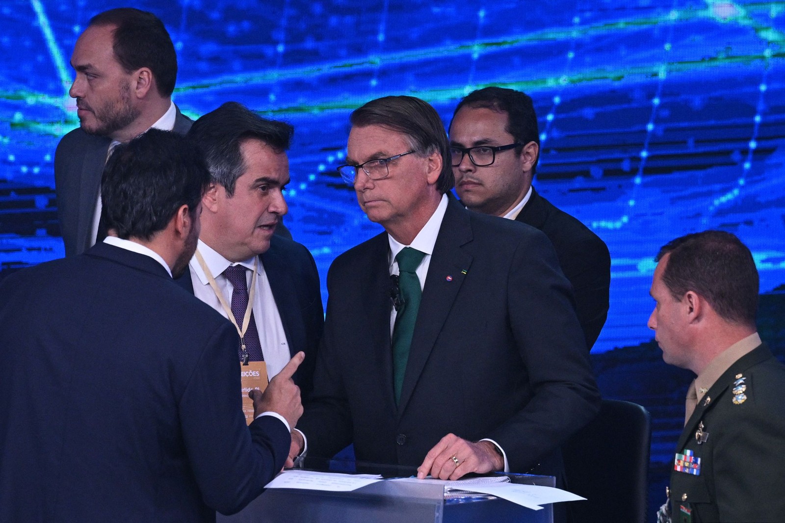 Bolsonaro em debate na Band, ao lado de ministro Ciro Nogueira  — Foto: AFP