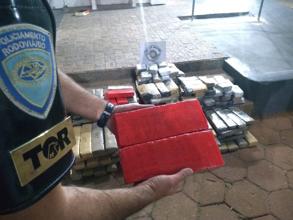 Droga apreendida em Itatinga somou 160 quilos  — Foto: Polícia Rodoviária / Divulgação 