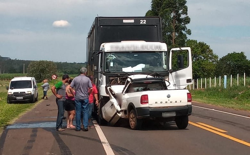 Homem morre após colisão frontal contra caminhão em rodovia de Dois Córregos — Foto: Arquivo pessoal