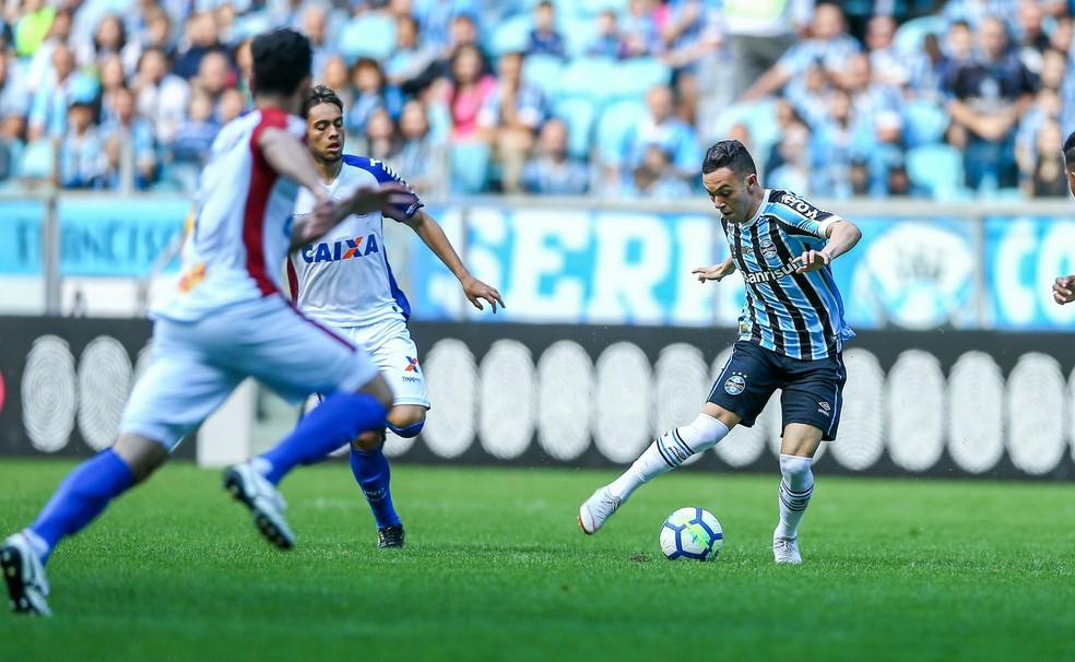 Pepê em ação com a camisa do Grêmio contra o Paraná — Foto: Lucas Uebel/DVG/Grêmio