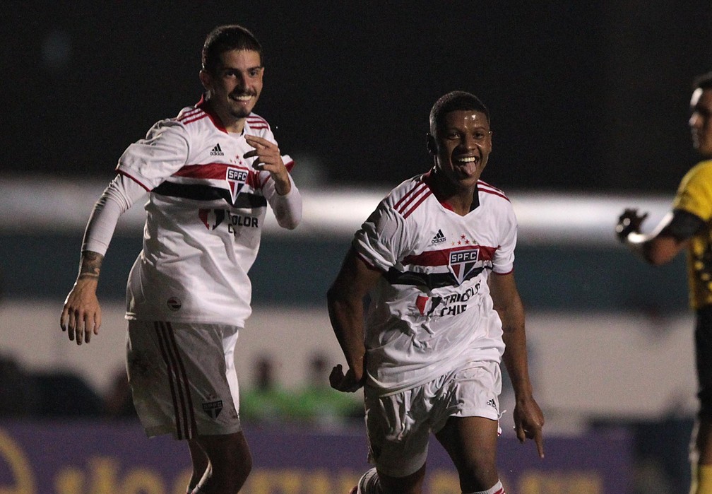 Léo Silva comemora gol do São Paulo na Copinha — Foto:  Rubens Chiri / saopaulofc.net