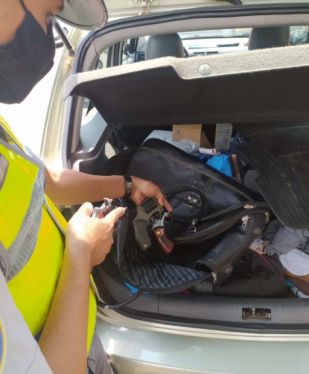 Armas foram apreendidas pela polícia em Estrela do Norte — Foto: Polícia Militar Rodoviária 