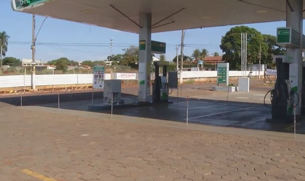 Em Ourinhos, posto fechou na tarde de quinta-feira por falta de combustível (Foto: TV TEM / Reprodução )