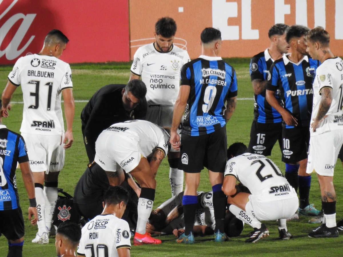 Renato Augusto feels pain in his knee and leaves crying in Corinthians’ debut in Libertadores |  Corinthians