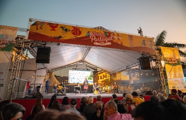 Festa de Portugal celebra cultura lusitana com música, danças e comidas típicas em Santos, SP