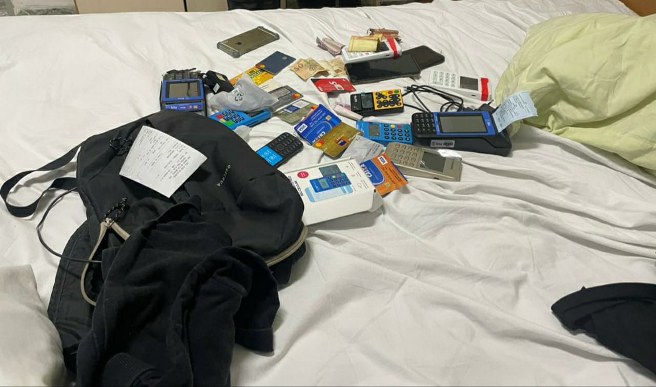Suspeito de estelionato que aplicava golpes de cartão de crédito é preso em hotel de Três Rios