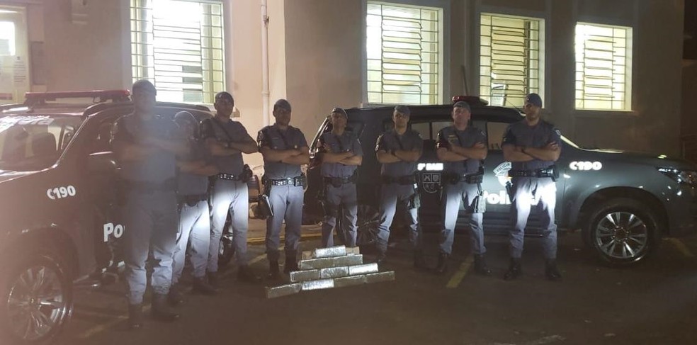 Baep prendeu dois traficantes nesta sexta-feira (19) em Presidente Prudente — Foto: Polícia Militar