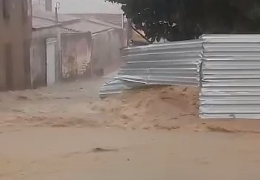 Chuva alaga ruas na cidade de Cícero Dantas, no interior da Bahia — Foto: Prefeitura de Cícero Dantas