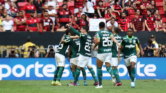 Palmeiras vira sobre o Flamengo em grande jogo e é campeão da Supercopa: 4 a 3
