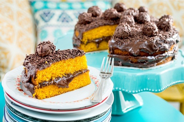 Naked cake de bolo de cenoura com recheio de brigadeiro: delícia! (Foto: Tadeu Brunelli) Naked cake de bolo de cenoura com recheio de brigadeiro: delícia! (Foto: Tadeu Brunelli)