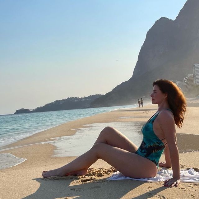 Luma de Oliveira curte praia no Rio de Janeiro (Foto: Reprodução/Instagram)