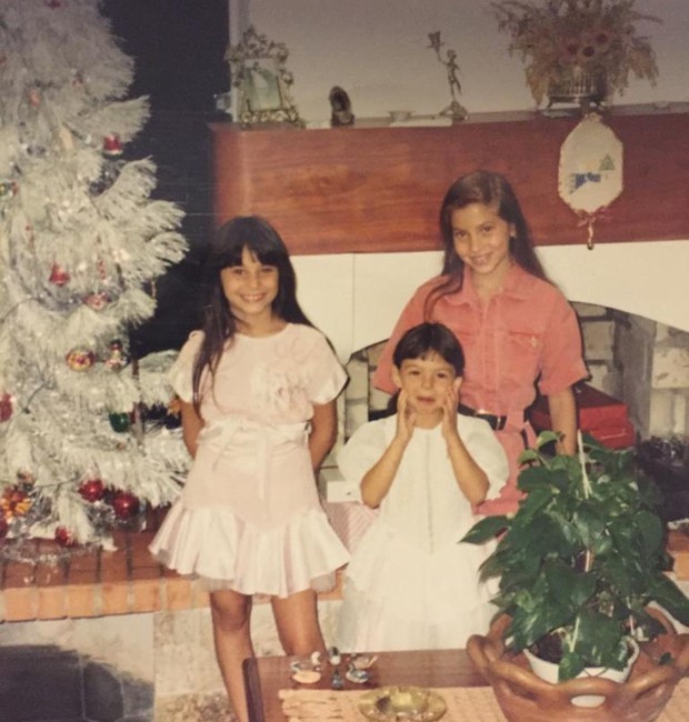 Isis Valverde relembra fotos de Natal em família com seguidores - Casa e  Jardim | Curiosidades