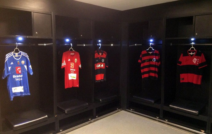 Curtinha: Zico ganha homenagem em tour do Maracanã em seu aniversário