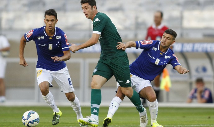 De técnico novo outra vez, Goiás pega o Cruzeiro, quase livre do risco de Z-4