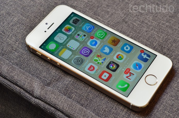 iPhone 5S tem design mais fino e leve do que iPhone 5C (Foto: Luciana Maline/TechTudo) (Foto: iPhone 5S tem design mais fino e leve do que iPhone 5C (Foto: Luciana Maline/TechTudo))