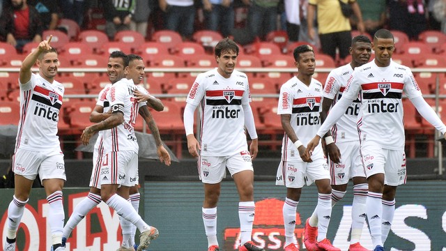 Tricolor escalado! Confira o time que Fernando Diniz mandará a campo contra a LDU