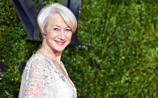 Atriz Helen Mirren relata saia justa ao tomar chá com a rainha Elizabeth: "lição de constrangimento" - Revista MONET