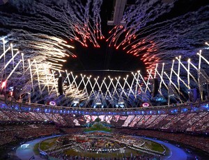 Fogos da cerimônia, Londres (Foto: Agência Reuters)