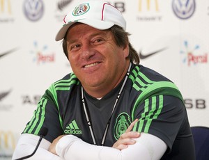 Miguel Herrera treinador da seleção mexicana na coletiva  (Foto: EFE Servicios)