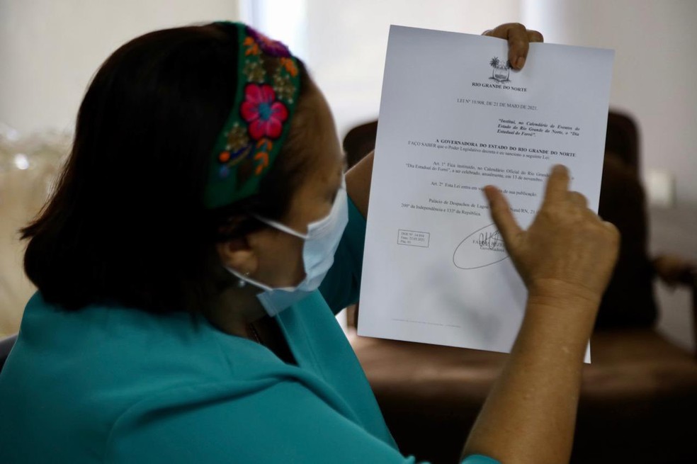 Lei Elino Julião, que cria Dia Estadual do Forró, foi sancionada nesta terça-feira (1) pela governadora Fátima Bezerra — Foto: Sandro Menezes