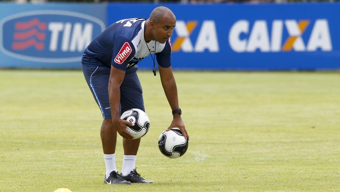 Em busca de mais gols, Deivid quer explorar boa estatura dos zagueiros