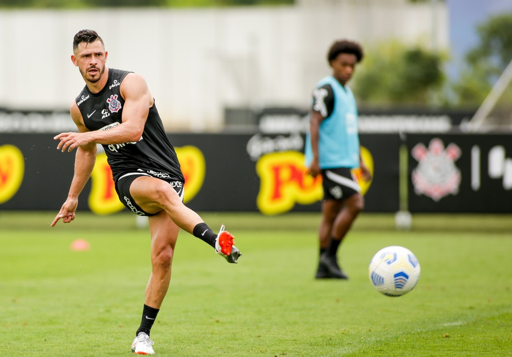 Giuliano segue como dúvida para enfrentar o Grêmio