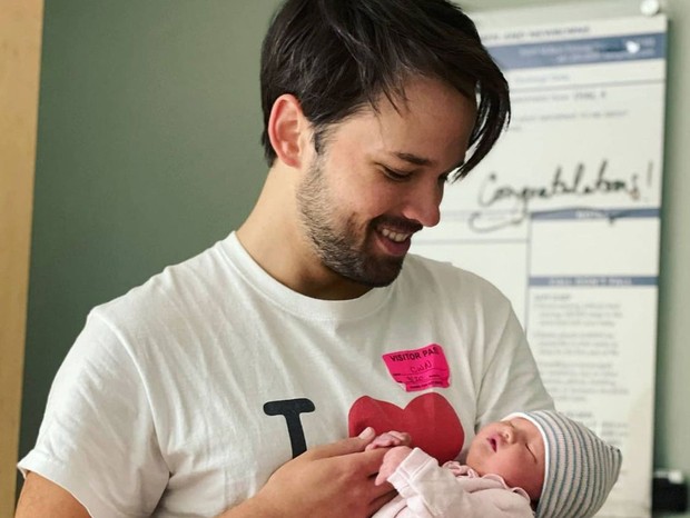 Nathan Kress anuncia nascimento da segunda filha (Foto: Reprodução/Instagram)